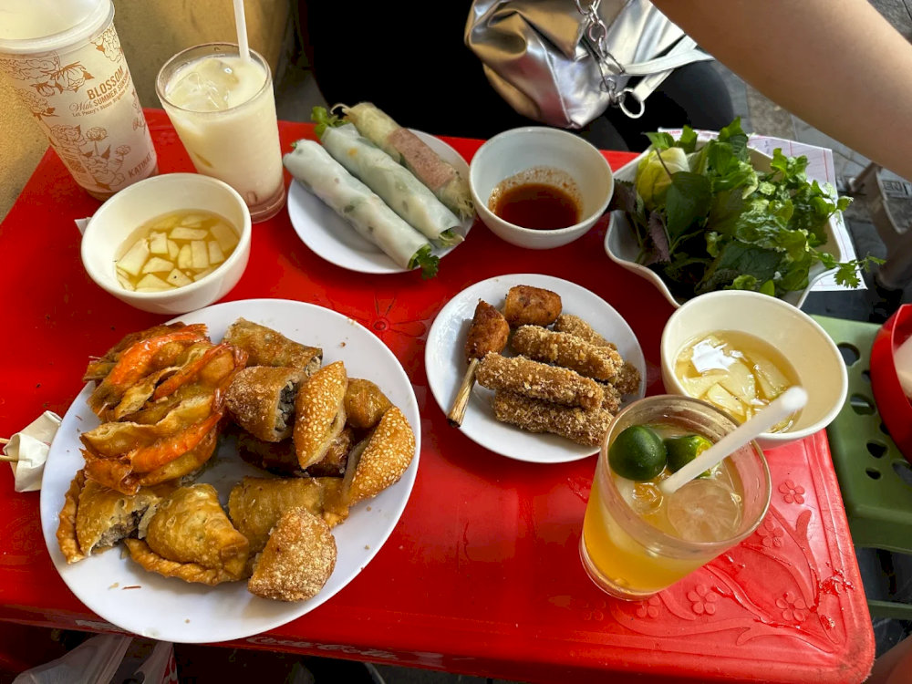 Các loại bánh tại quán Gốc Đa 